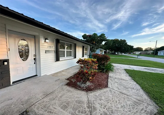 Photo 4 of Single family home for sale at 1987 Mosswood Dr, Melbourne, FL 32935 | MLS# O6406483 | Listing updated on 2026-10-08