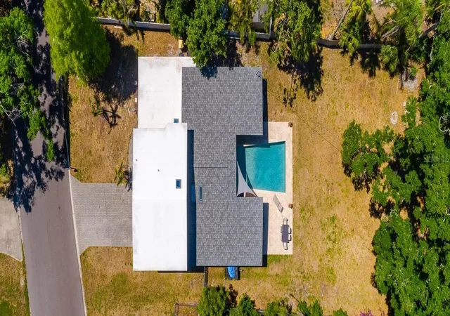 Photo 2 of Single family home for sale at 1424 S Evergreen Ave, Clearwater, FL 33756 | MLS# TB8506983 | Listing updated on 2026-10-06