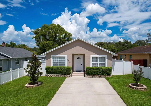 Photo 3 of Sale Pending at 2127 W Perio St #1, Tampa, FL 33612 | MLS# TB8506987 | Listing updated on 2026-10-21