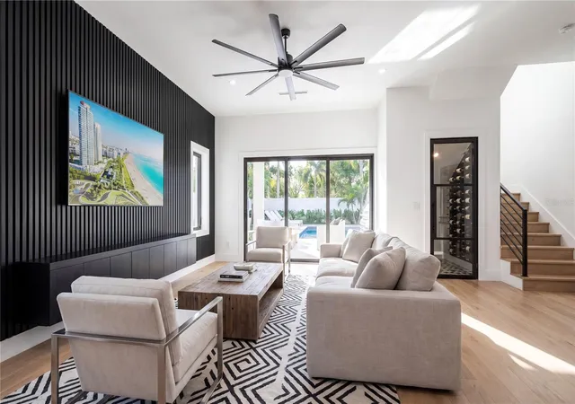 3rd image of 2605 W Cleveland St, Tampa, FL 33609 | MLS# TB8507016