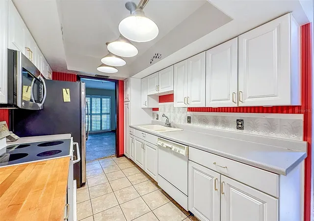 Photo 3 of Single family home for sale at 18202 Oakdale Rd, Odessa, FL 33556 | MLS# TB8507025 | Listing updated on 2026-08-03