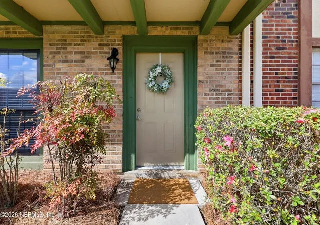 3rd image of 8153 Sutton Pl N, Jacksonville, FL 32217 | MLS# O6406550