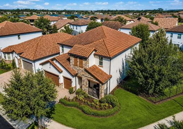 Photo 2 of Single family home for sale at 10902 Citron Oaks Dr, Orlando, FL 32836 | MLS# TB8507076 | Listing updated on 2026-10-01