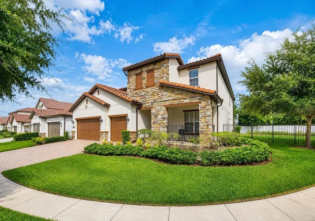 Photo 3 of Single family home for sale at 10902 Citron Oaks Dr, Orlando, FL 32836 | MLS# TB8507076 | Listing updated on 2026-10-01