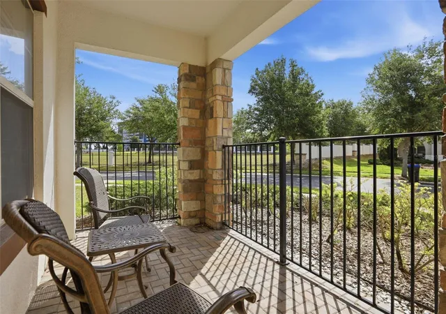 Photo 4 of Single family home for sale at 10902 Citron Oaks Dr, Orlando, FL 32836 | MLS# TB8507076 | Listing updated on 2026-10-01