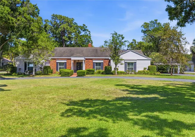 Photo 3 of Sale Pending at 1749 Long Bow Ln, Clearwater, FL 33764 | MLS# TB8507097 | Listing updated on 2026-05-18
