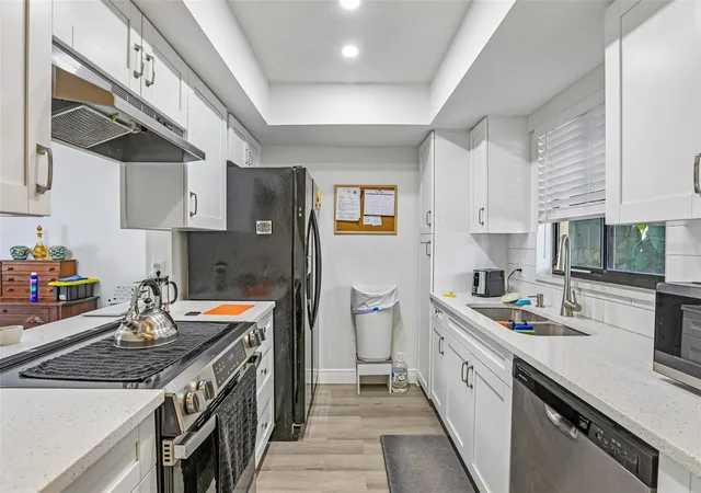 Photo 3 of Townhouse for sale at 4005 Oak Limb Ct, Tampa, FL 33614 | MLS# TB8507175 | Listing updated on 2026-05-18