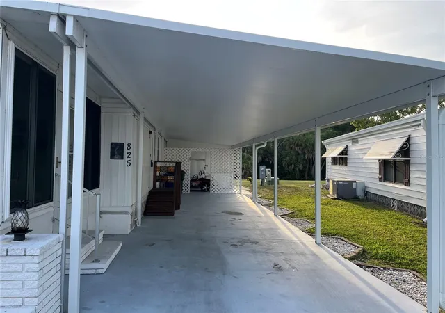 Photo 3 of Manufactured home for sale at 825 Jolanda Cir, Venice, FL 34285 | MLS# N6144289 | Listing updated on 2026-06-02