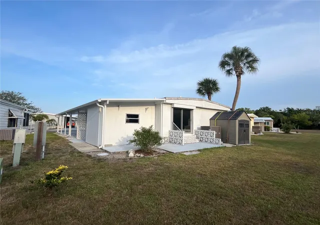 Photo 4 of Manufactured home for sale at 825 Jolanda Cir, Venice, FL 34285 | MLS# N6144289 | Listing updated on 2026-06-02