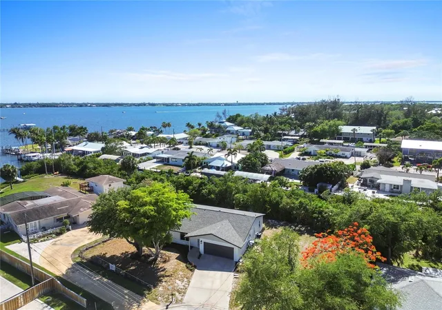 2nd image of 901 24th Ave W, Palmetto, FL 34221 | MLS# A4693164