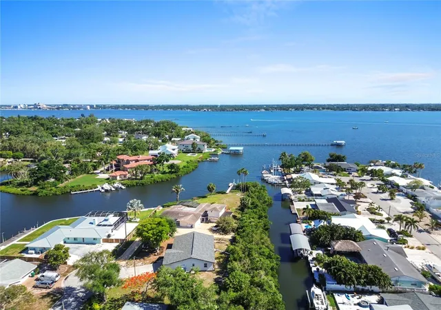 Photo 3 of Single family home for sale at 901 24th Avenue W, Palmetto, FL 34221 | MLS# A4693164 | Listing updated on 2026-06-15