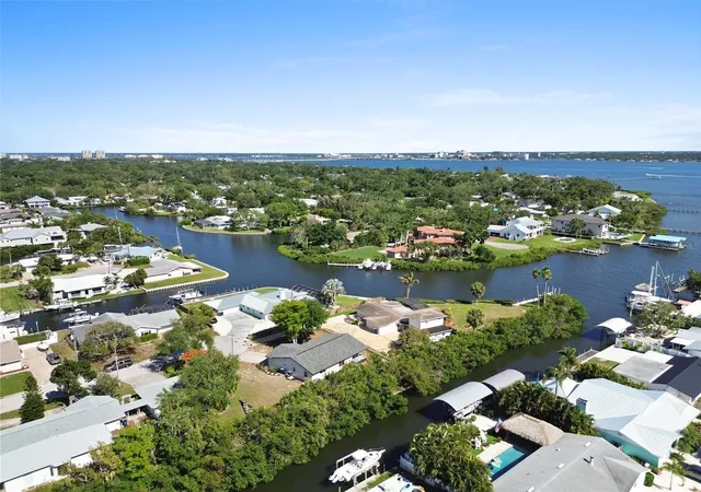 Photo 3 of Single family home for sale at 901 24th Avenue W, Palmetto, FL 34221 | MLS# A4693164 | Listing updated on 2026-06-15