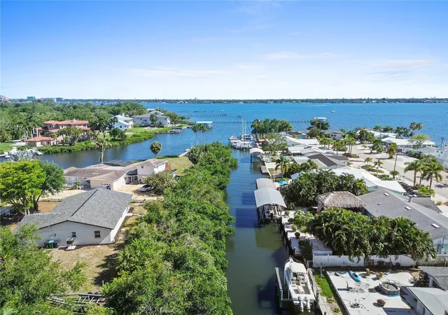 Photo 4 of Single family home for sale at 901 24th Avenue W, Palmetto, FL 34221 | MLS# A4693164 | Listing updated on 2026-06-15