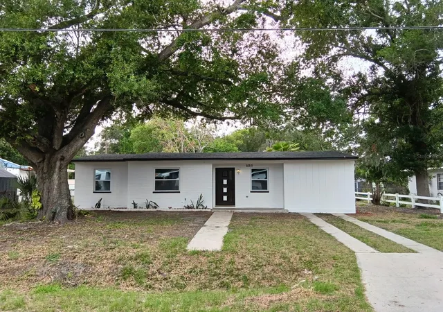 1st image of 1055 30th St Nw, Winter Haven, FL 33881 | MLS# TB8507249