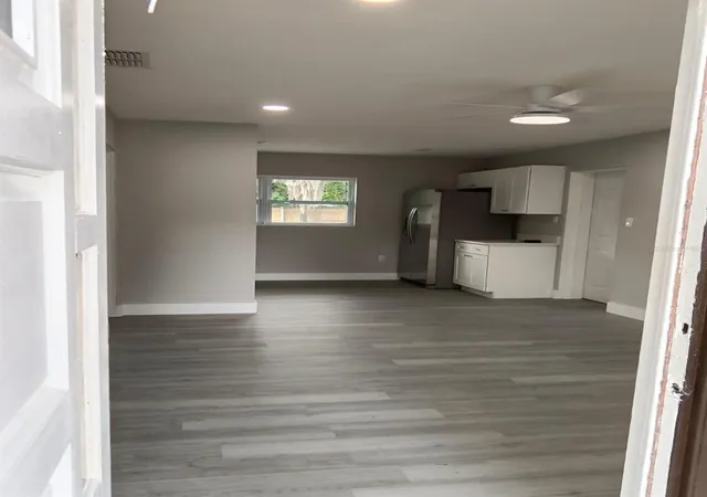 4th image of 1055 30Th St Nw, Winter Haven, FL 33881 | MLS# TB8507249
