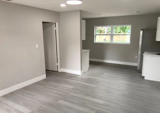 5th image of 1055 30Th St Nw, Winter Haven, FL 33881 | MLS# TB8507249