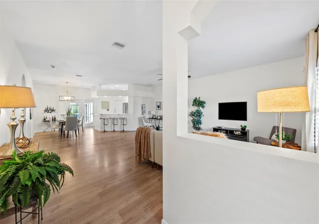 3rd image of 350 47Th Ave N, Saint Petersburg, FL 33703 | MLS# TB8507250