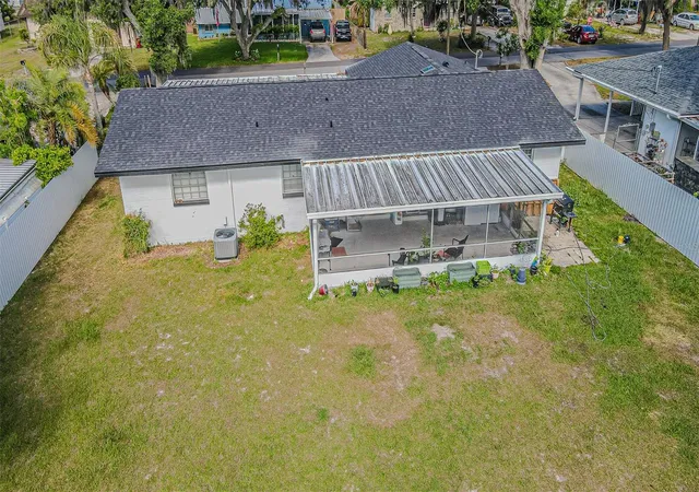 Photo 3 of Single family home for sale at 402 Eunice Dr, Plant City, FL 33563 | MLS# TB8507288 | Listing updated on 2026-07-08