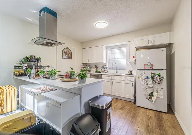 Photo 4 of Single family home for sale at 402 Eunice Dr, Plant City, FL 33563 | MLS# TB8507288 | Listing updated on 2026-07-08
