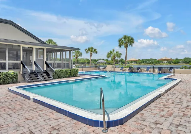 2nd image of 249 W Lake Faith Dr, MAITLAND, FL 32751