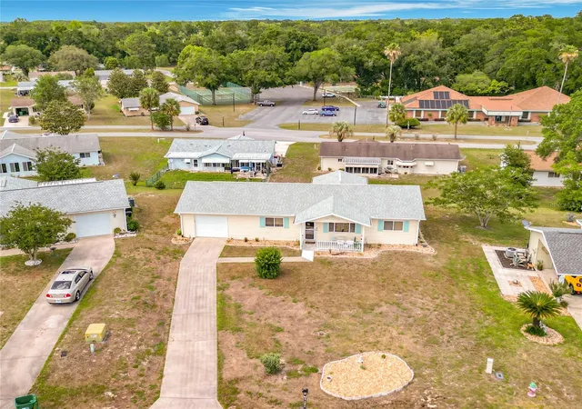 Photo 3 of Single family home for sale at 8121 Sw 107th Place, Ocala, FL 34481 | MLS# W7885666 | Listing updated on 2026-05-13
