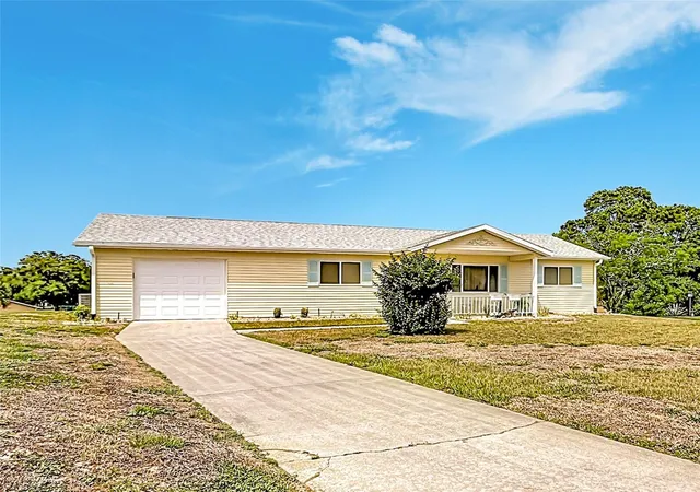 Photo 4 of Single family home for sale at 8121 SW 107th Place, Ocala, FL 34481 | MLS# W7885666 | Listing updated on 2026-05-13
