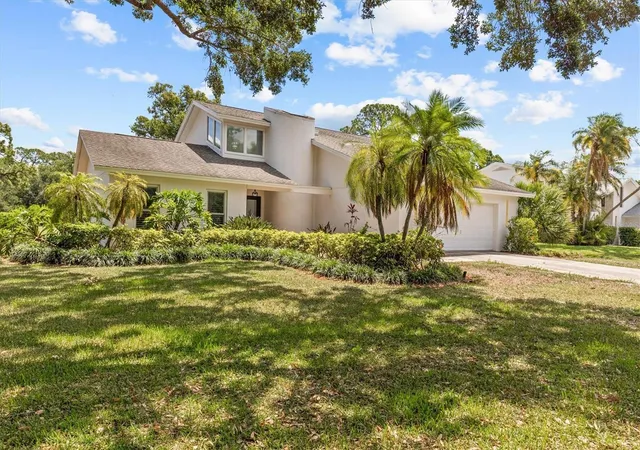 Photo 2 of Single family home for sale at 13915 Whisperwood Dr, Clearwater, FL 33762 | MLS# TB8507295 | Listing updated on 2026-09-13