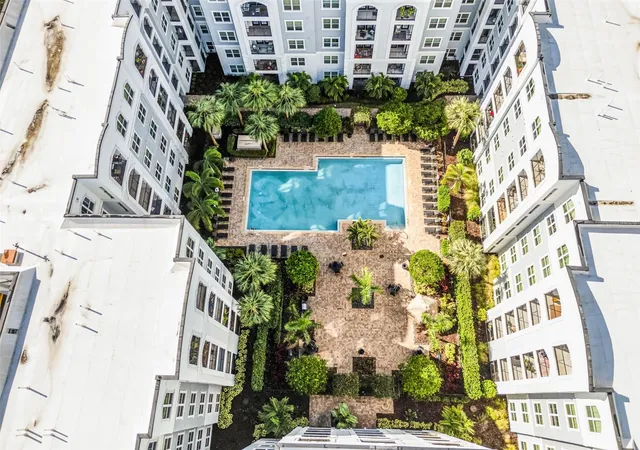 2nd image of 300 E S St, ORLANDO, FL 32801