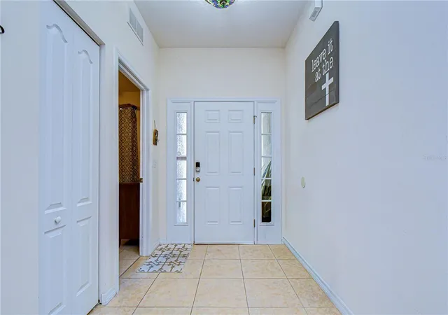 4th image of 6252 Twin Bridges Dr, Zephyrhills, FL 33541 | MLS# TB8507305