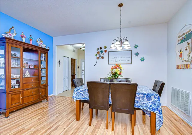 5th image of 6252 Twin Bridges Dr, Zephyrhills, FL 33541 | MLS# TB8507305