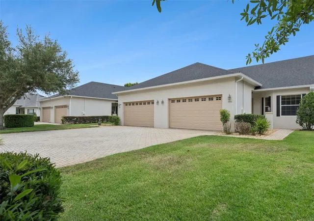 Photo 2 of Townhouse for sale at 1005 Green Gate Blvd, Groveland, FL 34736 | MLS# G5112212 | Listing updated on 2026-09-11