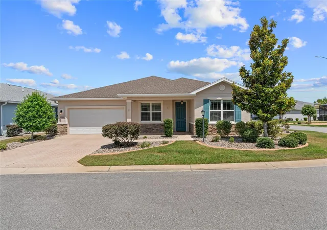 Photo 1 of Single family home for sale at 8865 Sw 100th Avenue, Ocala, FL 34481 | MLS# OM724540 | Listing updated on 2026-09-12