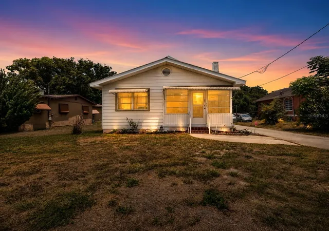 Photo 1 of Single family home for sale at 207 S Perry Ave, Fort Meade, FL 33841 | MLS# S5149672 | Listing updated on 2026-08-10
