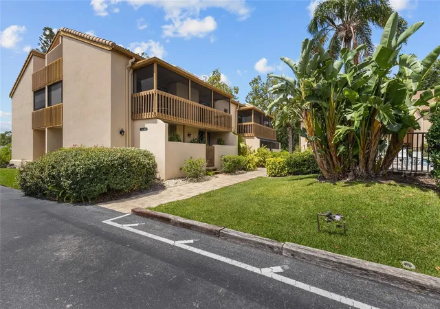 Photo 3 of Condo for sale at 3037 Willow Green Dr #12, Sarasota, FL 34235 | MLS# A4693217 | Listing updated on 2026-09-14