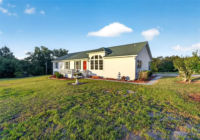 Photo 1 of Manufactured home for sale at 9712 US Hwy 301, Dade City, FL 33525 | MLS# W7885670 | Listing updated on 2026-09-22