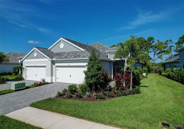 Photo 1 of Single family home for sale at 10233 Lake Wales Cir, Sarasota, FL 34241 | MLS# A4693223 | Listing updated on 2026-09-22