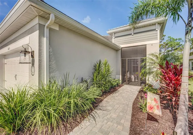Photo 3 of Single family home for sale at 10233 Lake Wales Cir, Sarasota, FL 34241 | MLS# A4693223 | Listing updated on 2026-10-11