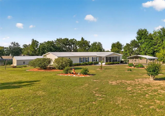 Photo 4 of Manufactured home for sale at 9706 US Hwy 301, Dade City, FL 33525 | MLS# W7885671 | Listing updated on 2026-09-22