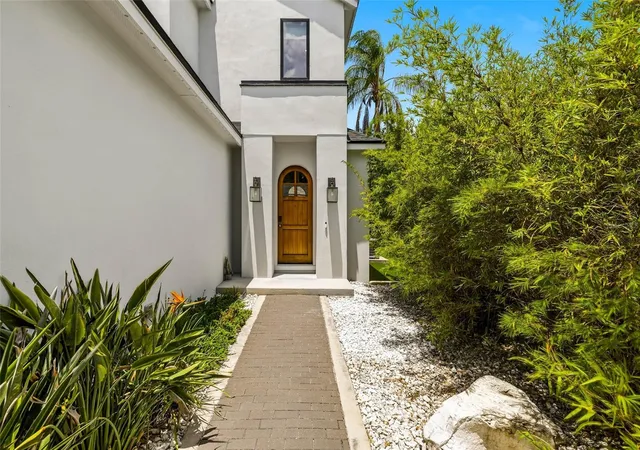 Photo 4 of Single family home for sale at 723 Symonds Ave, Winter Park, FL 32789 | MLS# O6406823 | Listing updated on 2026-10-11