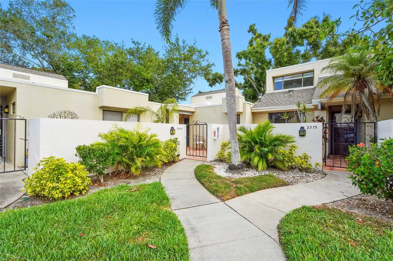 Listing Photo 1 - Condo for sale in 2383 Lakeside Mews located at 2383 Lakeside Mews, SARASOTA, FL 34235 - Unit #D3