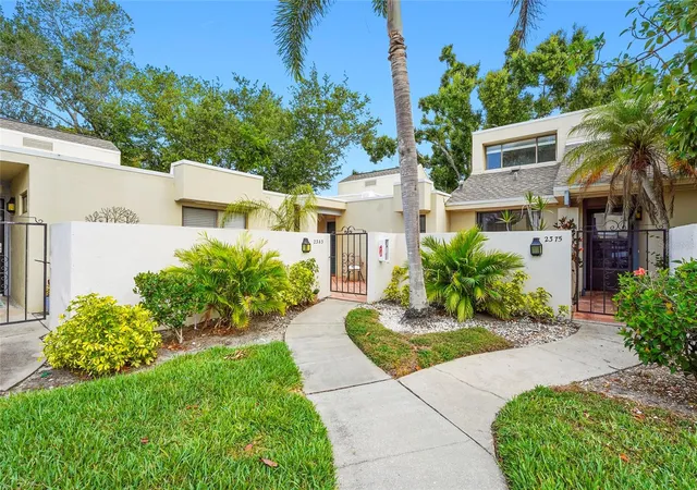 Condo for sale at 2383 Lakeside Mews #D3, SARASOTA, FL 34235 | MLS# A4693236