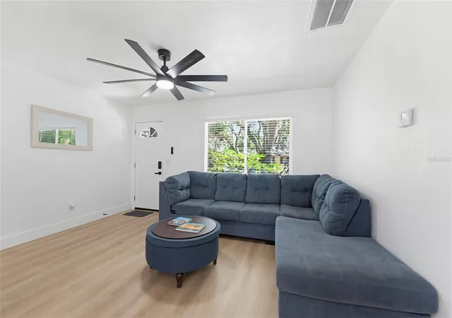4th image of 1275 Palm St, Clearwater, FL 33755 | MLS# TB8507393