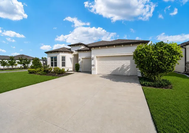 Photo 2 of Single family home for sale at 8828 Sw 61st Loop, Ocala, FL 34472 | MLS# OM724560 | Listing updated on 2026-08-19