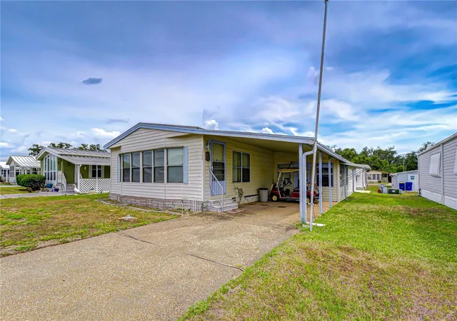 Photo 3 of Manufactured home for sale at 35804 Brisa Dr, Zephyrhills, FL 33541 | MLS# TB8507426 | Listing updated on 2026-07-21