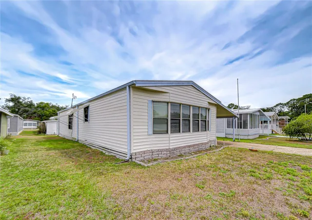 Photo 4 of Manufactured home for sale at 35804 Brisa Dr, Zephyrhills, FL 33541 | MLS# TB8507426 | Listing updated on 2026-07-21