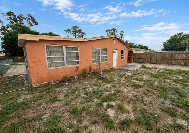 3rd image of 48 Princeton Ave, Frostproof, FL 33843 | MLS# S5149689