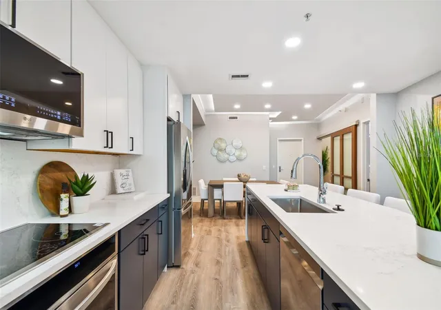 Photo 4 of Condo for sale at 912 Channelside Dr #2316, Tampa, FL 33602 | MLS# TB8507463 | Listing updated on 2026-09-15