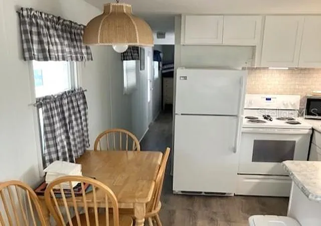 4th image of 800 Chesapeake Dr #42, Tarpon Springs, FL 34689 | MLS# TB8507466