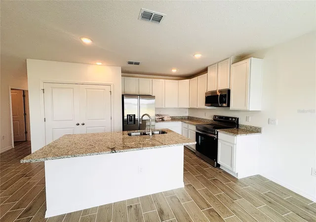 Photo 3 of Sale Pending at 616 Broadoak Dr, Dundee, FL 33838 | MLS# O6406942 | Listing updated on 2026-09-07