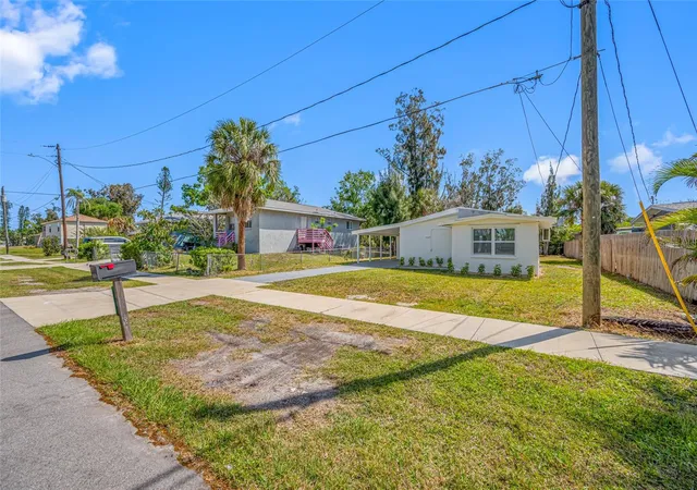 Photo 3 of Single family home for sale at 6908 11th Avenue E, Palmetto, FL 34221 | MLS# A4693269 | Listing updated on 2026-09-28
